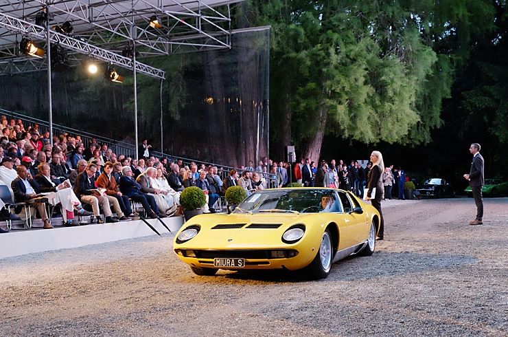Unremarkable P400S Miura sells for so-so 910k hammer. How better it would have looked in its original 'Bronzo'