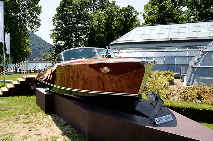 It's a little-known Italian law that you cannot hold an auction by a lake without offering a Riva. The 1961 Tritone sold for €198.9k